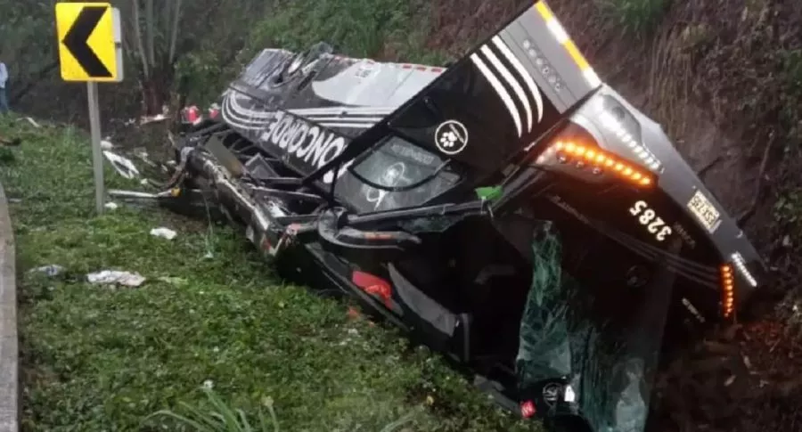 Accidente de bus que se volcó entre Cesar y Norte de Santander; hay 24 heridos