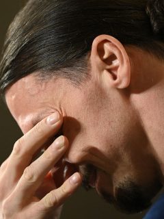 Zlatan Ibrahimovic llora por sus hijos durante rueda de prensa, en su regreso a la Selección de Suecia
