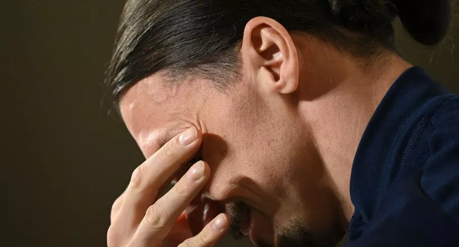 Zlatan Ibrahimovic llora por sus hijos durante rueda de prensa, en su regreso a la Selección de Suecia
