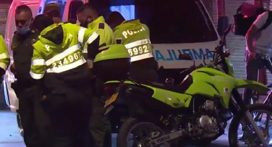 Imagen de moto de policía que ilustra nota; dos policías se estrellaron con un taxi por presunto exceso de velocidad, en Bogotá