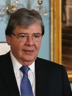 Carlos Holmes Trujillo: radican en Senado proyecto para homenaje de exministro. Carlos Holmes Trujillo en Washington.