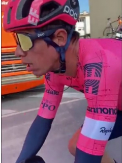 Rigoberto Urán troleando a periodista en la Vuelta a Cataluña