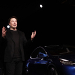 Elon Musk anuncia que ya se pueden comprar sus carros Tesla con bitcóins