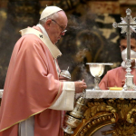 Papa Francisco recorta en un 10 % los salarios de cardenales y sacerdotes del Vaticano