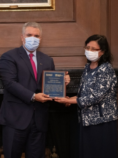 El programa 'Prevención y acción' del presidente Iván Duque fue premiado por la OMS y la OPS.