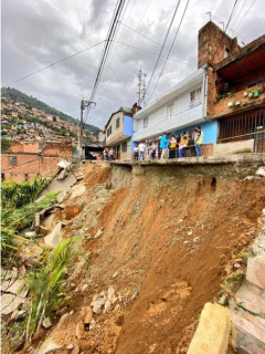 Atracaron a los bomberos de Medellín durante atención de emergencia