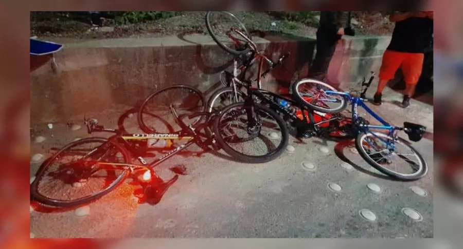 Imagen del accidente en que conductor arrolló a 10 ciclistas que iban por una autopista, en Cúcuta