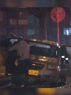 Imagen del accidente donde murió un taxista en Bogotá, luego de sufrir infarto y estrellarse