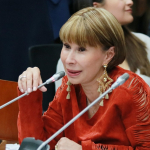 ¿Por qué uribismo ataca al comunismo en Colombia, pero halaga a China comunista afuera?