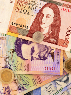 Foto de dinero ilustra nota sobre el Ingreso Solidario