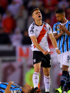 Foto de Rafael Santos Borré ilustra nota sobre su posible salida de River Plate