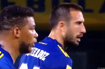 Frank Fabra explicó el golpe a Carlos Izquierdoz, su compañero de Boca Juniors. Imagen de ambos jugadores.