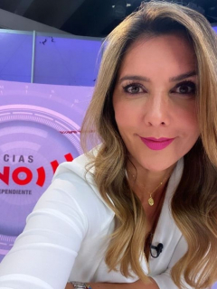 Mónica Rodríguez, de Noticias Uno, Andreína Solórzano, de Noticias Caracol, por premios India Catalina.