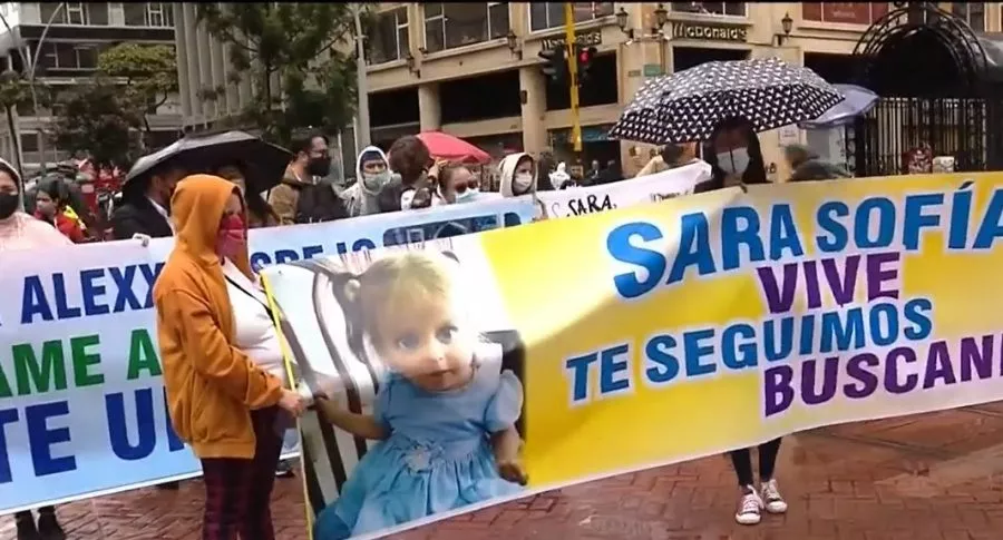 Familiares marchan por la aparición de Sara Sofía Galván.