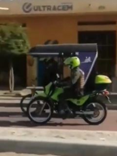 Policía se estrelló cuando conducía un mototaxi en Ciénaga, Magdalena.