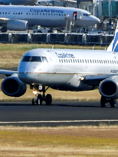 Panamá cierra puertas a quienes procedan de Suramérica debido a cepa brasileña. Imagen de referencia de un avión aterrizando.