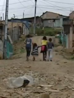 Denuncian reclutamiento de menores de edad en zonas vulnerables de Bogotá.