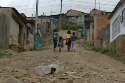 Denuncian reclutamiento de menores de edad en zonas vulnerables de Bogotá.