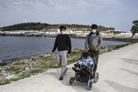 Migrantes quedan varados en paradisíaca isla griega de Lesbos.