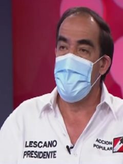 Yonhy Lescano, candidato presidencial en Perú que dice que coronavirus se cura con aguardiente