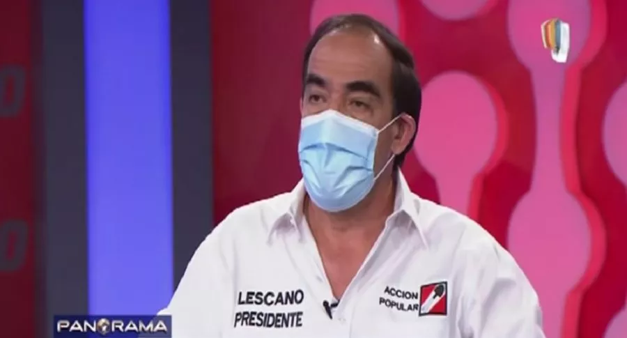 Yonhy Lescano, candidato presidencial en Perú que dice que coronavirus se cura con aguardiente
