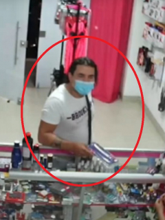 Imagen del hombre que robó juguete sexual “de grueso calibre” en una tienda, en Ibagué