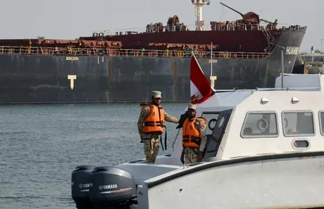 En total 422 barcos, cargados de mercancías, petróleo o ganado, quedaron bloqueados / AFP.
