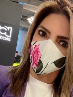 Selfi de Ana Karina Soto en RCN, a propósito de que ya explicaron por qué tuvo que ser operada de urgencia.