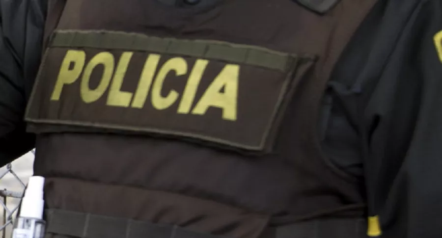 Imagen de policía que ilustra nota; capturan a policías que habrían guardado cocaína incautada, en Buenaventura