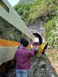 Al menos 41 personas murieron en un grave accidente de tránsito en Taiwán.