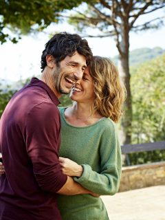 Teoría explica porque las personas que cambian cada cinco años de pareja son felices.