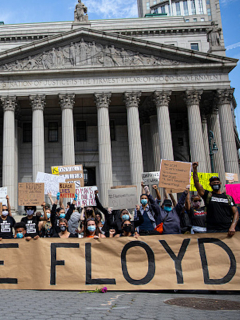 Manifestantes a favor de George Floyd.
