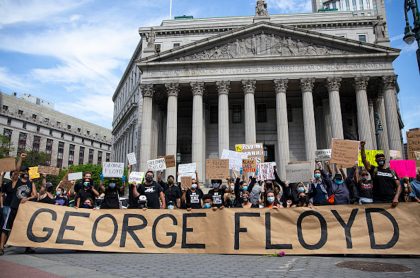 Manifestantes a favor de George Floyd.