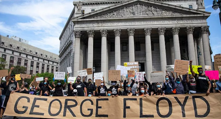 Manifestantes a favor de George Floyd.