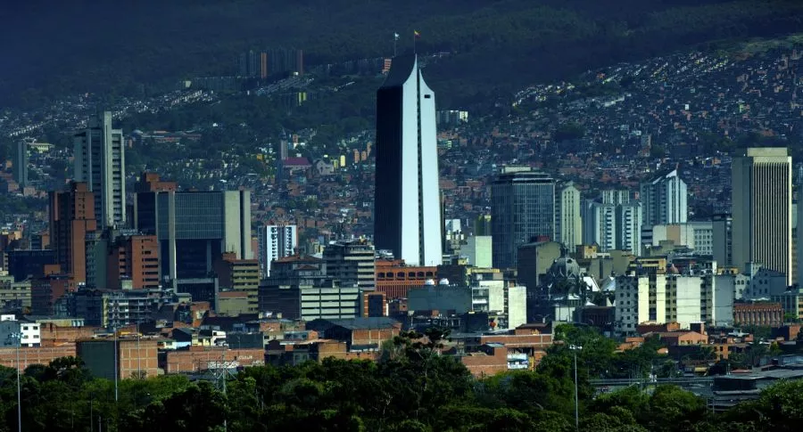 Medellín (Antioquia), donde extendieron toque de queda y ley seca por crisis hospitalaria