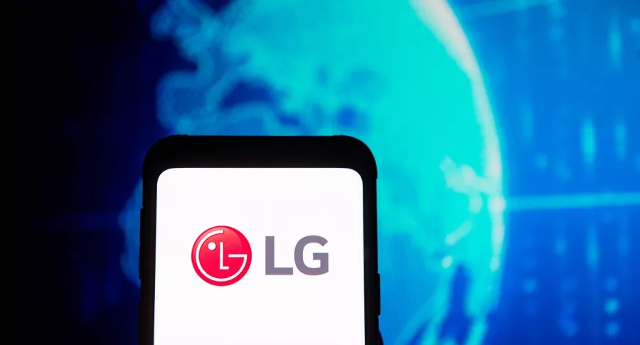 Foto de referencia de logo de LG en un smartphone. Ilustra nota sobre el anuncio de LG Electronics sobre que no fabricará más teléfonos celulares.
