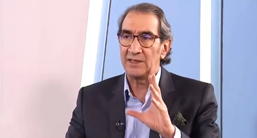 Aurelio Suárez critica argumentos del Gobierno para Reforma Tributaria. Imagen del analista político.