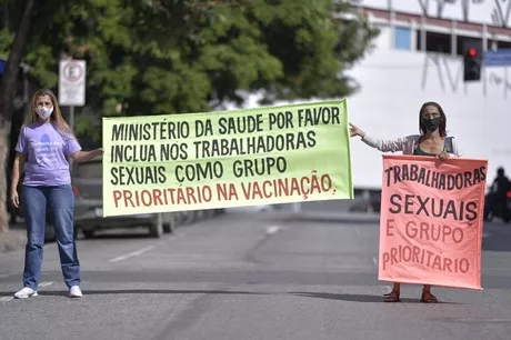 Trabajadoras sexuales en Belo Horizonte (Brasil) protestan y exigen ser vacunadas contra el COVID-19