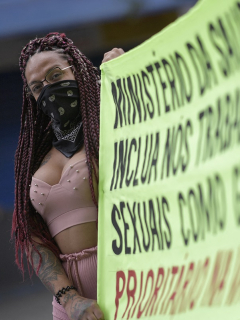 Imagen de las trabajadoras sexuales que protestan en Brasil; exigen sus vacunas pronto