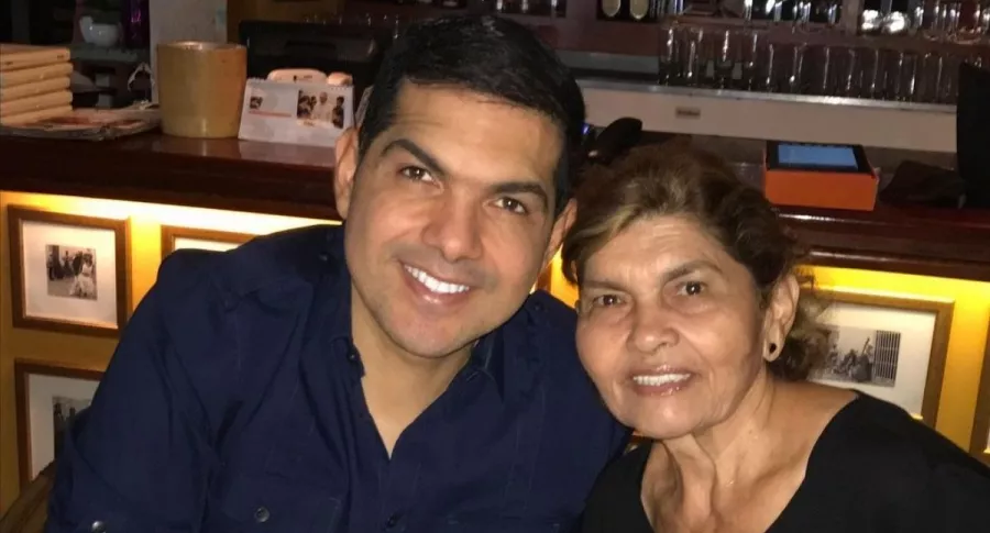 Peter Manjarrés acompaña a su mamá Imelda Margarita Romero, en su batalla contra el cáncer.