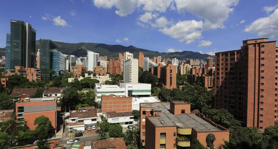 Foto de Medellín ilustra nota sobre pico y cédula y más medidas en la ciudad