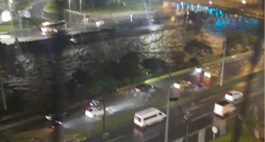 Fuertes lluvias ocasionaron emergencias en Medellín este lunes.