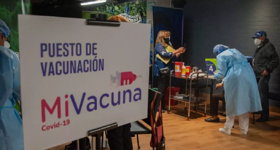La vacunación en Bogotá no parará por la cuarentena.