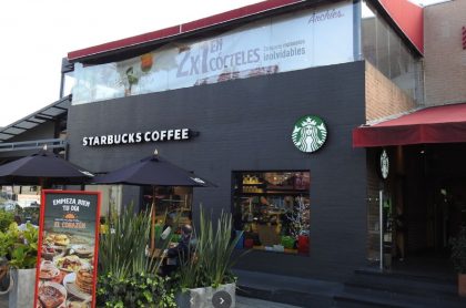 Tienda de Starbucks en el norte de Bogotá.