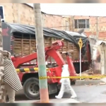 Dos personas murieron en accidente; camión siguió de largo y se estrelló contra su casa