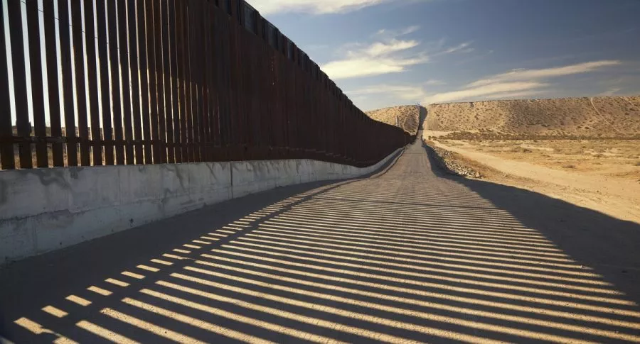 Imagen de frontera que ilustra nota; niño abandonado pide ayuda en frontera de Estados Unidos con México