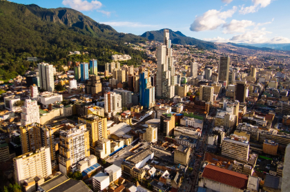 Vista aérea de Bogotá, actualmente en alerta naranja por pico de COVID-19. 