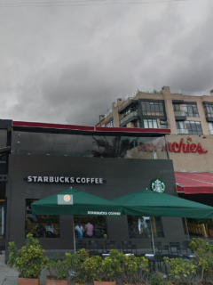 Starbucks de la 116, que fue atracado este lunes, en Bogotá.