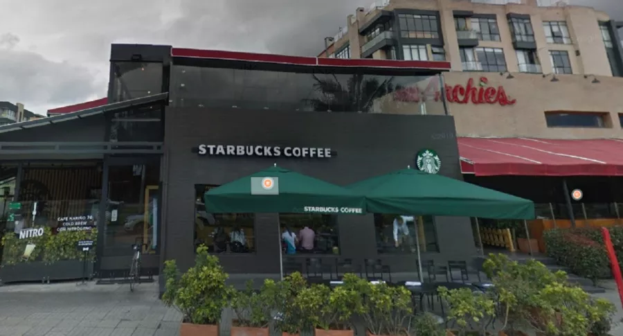 Starbucks de la 116, que fue atracado este lunes, en Bogotá. 