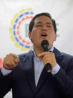 Foto de Andrés Arauz y Gullermo Lasso ilustra nota sobre las elecciones presidenciales en Ecuador (fotomontaje Pulzo)